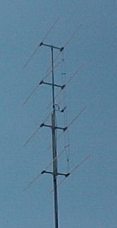 four stacked half wave dipoles collinear antenna